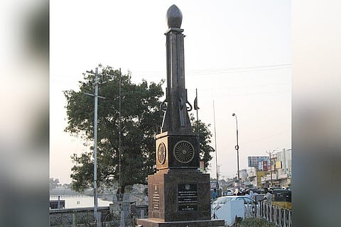 Pillar at Hazrath Makkaan Junction commemorating the Vellore sepoy Mutiny
