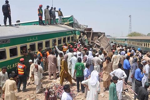 34 killed over 120 injured in two accidents in Pakistan