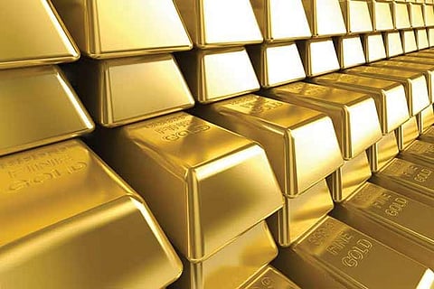 Gold prices fall Rs 400 on lacklustre demand