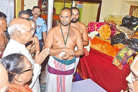 President Ram Nath Kovind and his family members having darshan of Aththi Varadhar in Kancheepuram