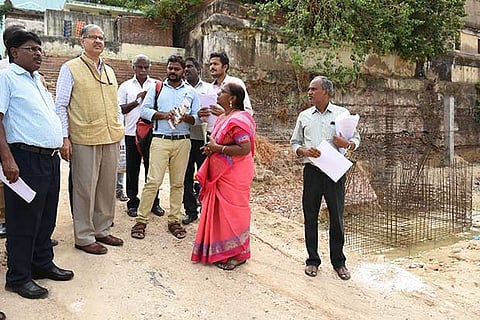 The central team inspecting at Ayyankulam in Thanjavur on Saturday
