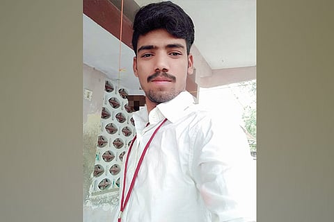 Sivaraj (21), Paani poori shop staff