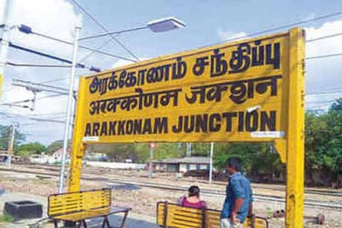 SR union detains signal engineers in Arakkonam, public safety jeopardised