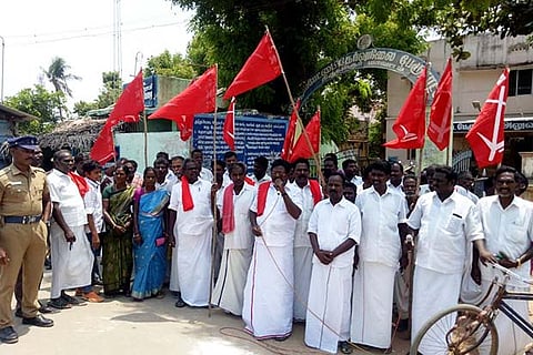 Farmers stage a protest in Tiruvarur on Saturday