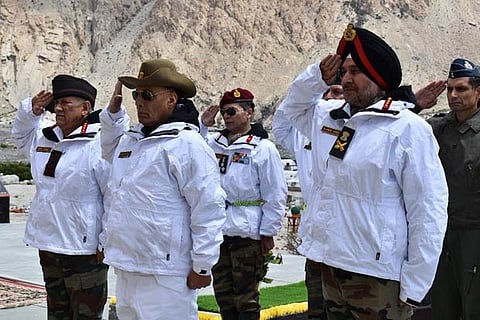 In his first visit as Defence Minister, Rajnath meets jawans in Siachen