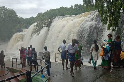 Heavy flow in Thirparappu falls in Kanniyakumari district on Tuesday