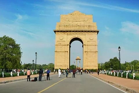 Overcast, pleasant Sunday morning in Delhi, MeT dept forecasts thunderstorm, light rain