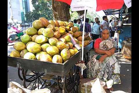Corpn to arrange loan to buy pushcarts for street vendors