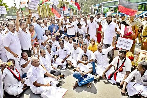 DMK workers block road demanding the arrest of absconding accused in Pollachi on Saturday