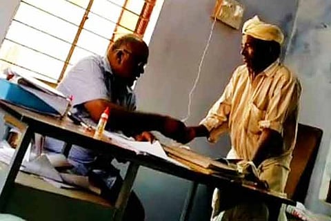 The VAO is seen receiving the money