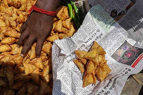Samosas sold on roadside are usually wrapped in newspapers and given to customers
