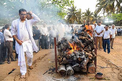 Manohar Parrikar's son Utpal perform the last rites of Goa Chief Minister Manohar Parrikar