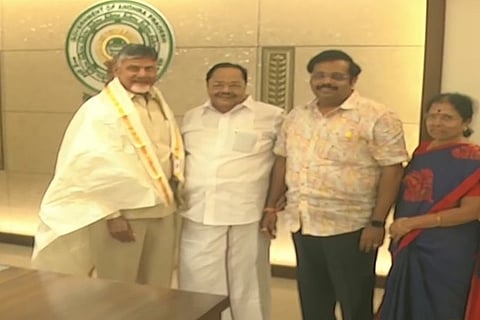 DMK treasurer Duraimurugan meets Chandrababu Naidu