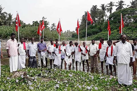 Farmers protesting against the Hydrocarbon project in Tiruvarur on Thursday