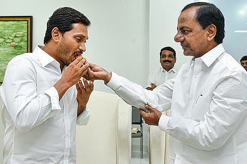 KCR, Jagan agree to work together for benefit of both Telugu states