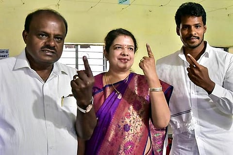 FIR against Karnataka journalist, editorial staff for report on Deve Gowda's son