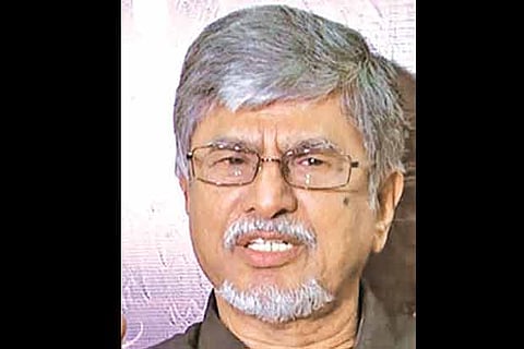 Veteran director SA Chandrasekar 'gifted' with saffron dhoti