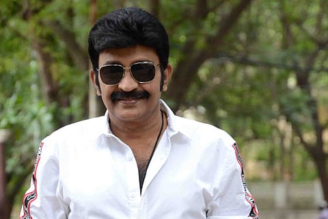 Telugu actor Rajasekhar suffers minor injuries in road