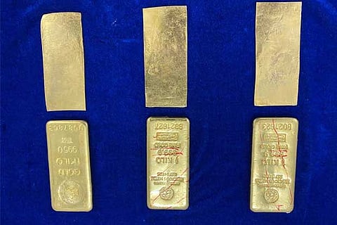Customs officials seize gold plates weighing 349 gm from air passenger