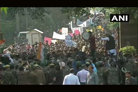 Protesting JNU students stopped before Parliament