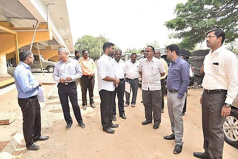 SP Anbarasan, brother of Minister SP Velumani along with officials at the Ukkadam Lake in Coimbatore