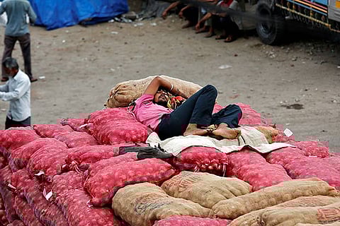 Wholesale onion prices fall below Rs 30/kg at Lasalgoan after govt measures