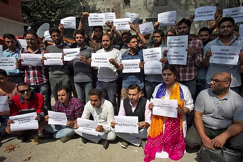 Kashmiri journalists stage protest against 'media gag'