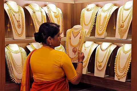 Gold to surge up by 9.6 pc to Rs 42K per 10 gm by Dec-end