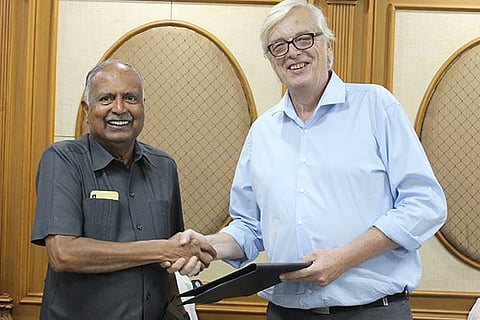 Chancellor Veeraiyan signs MoU with Cambridge varsity