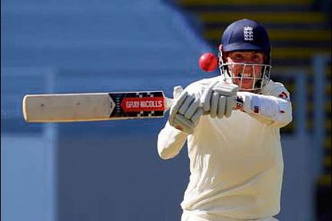 England switch seam attack with Overton in for Woakes