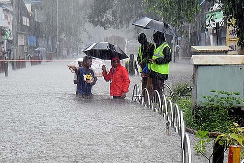 IMD issues 'red alert' as heavy rains pound Mumbai