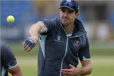 FILE PHOTO: England's Kevin Pietersen warms up | Reuters