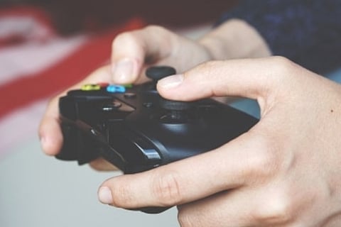 Video games boost visual attention of expert players