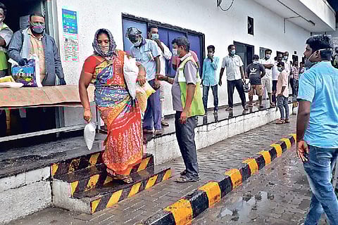 Volunteers with World Vision India distribute food packets in Minjur