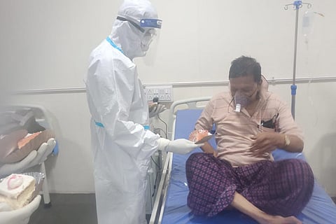 Karnataka doctor cheers up Covid patients with birthday bash