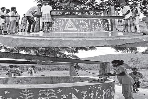 Volunteers of Akarmaa foundation and Cuckoo Forest School along with the villagers reviving wells