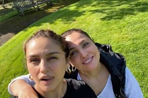 Lara Dutta and Huma Qureshi get goofy on 'BellBottom' set