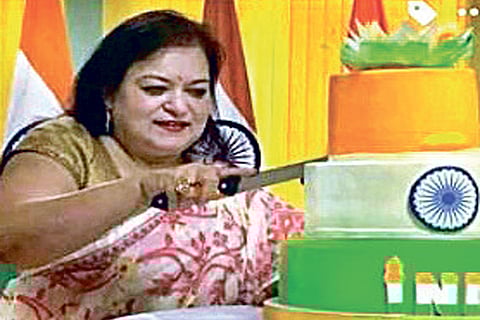 DeTect: Facebook staffer did not cut a tricoloured cake