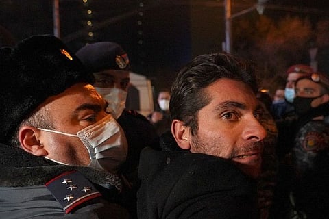 Hundreds protest against Armenian PM, block streets over ceasefire deal