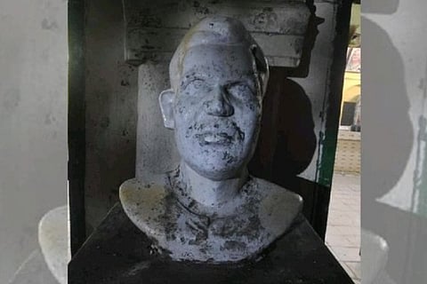 Statue of 1971 martyr in Dhaka University partially damaged by miscreants