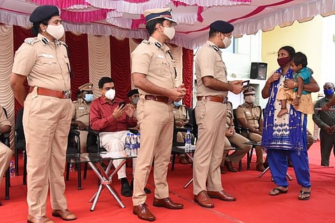 Chennai police return 863 lost, stolen phones worth over Rs 1 crore to owners