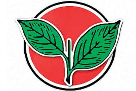 Seat row surfaces between MLAs, Ministers in AIADMK