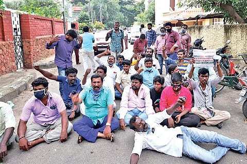 Fans sit in dharna outside Rajinikanth?s residence.