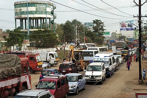 Commuters complain that it takes more than an hour to cross the stretch
