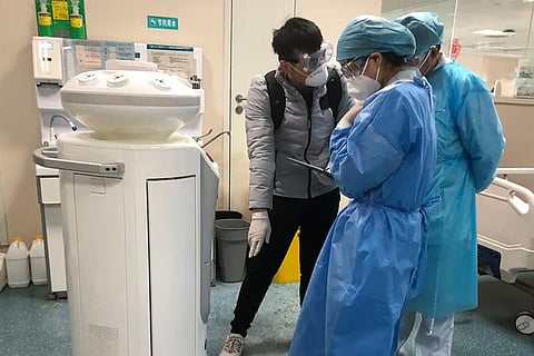 Robot delivers food, medicines in China hospitals