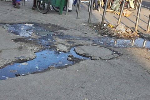 The leaking sewer near the Chromepet bus stop