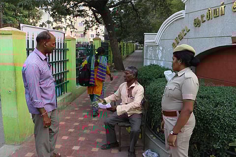 Pandian with blood stained shirt explaining the turn of events to a man at Vellore Collector?s office