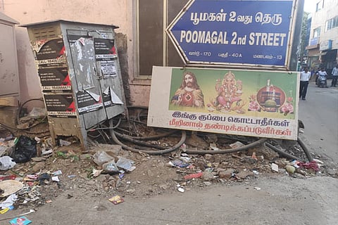 The residents use the unclosed pit near EB junction box to dump waste due to lack of garbage bins