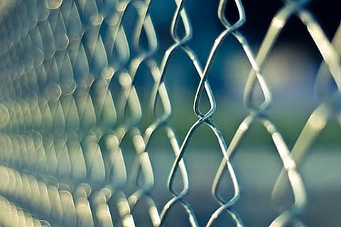 Prisoner escapes through ventilator of toilet at hospital