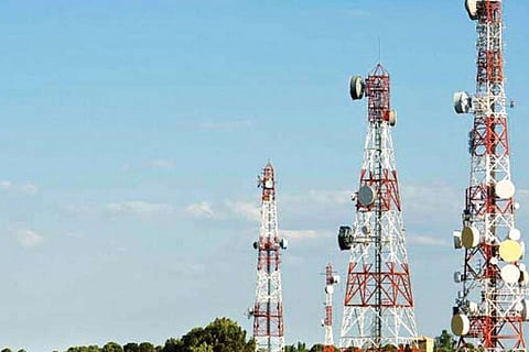 SC asks telco directors to be present for next AGR hearing